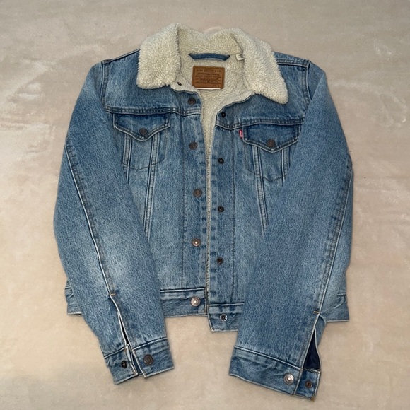 COPY - Levi’s Sherpa Trucker Jacket - Picture 2 of 4